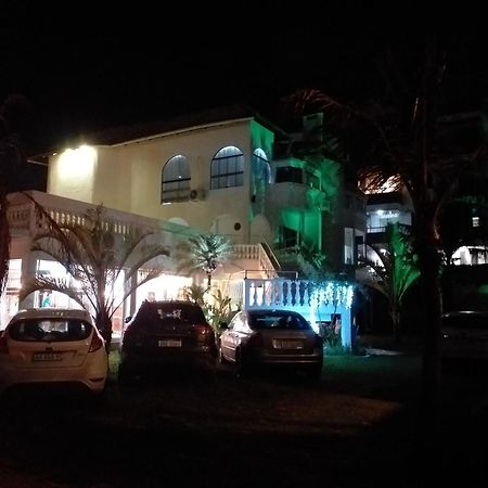 Czaritza Apart Hotel ボンビーニャス エクステリア 写真