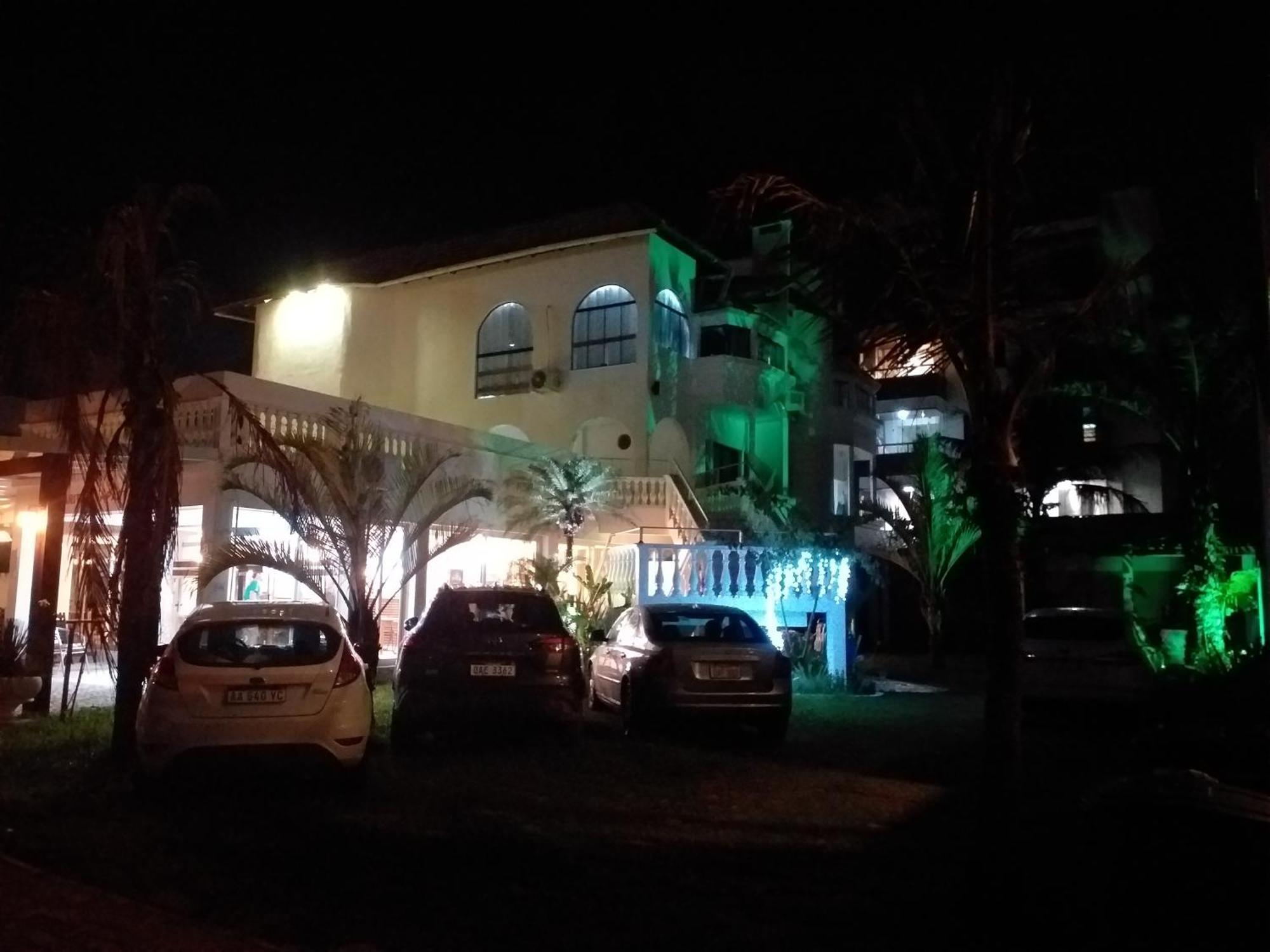 Czaritza Apart Hotel ボンビーニャス エクステリア 写真
